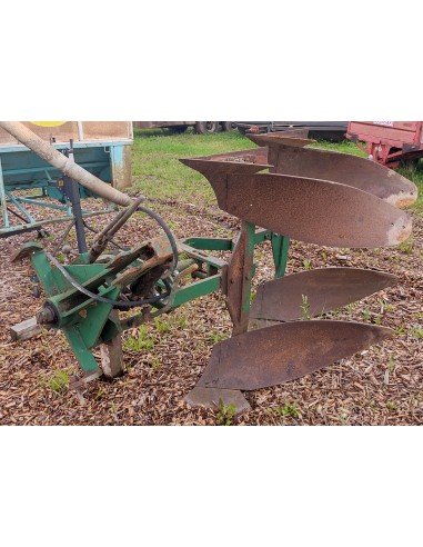 2 korpusų vartomas plūgas